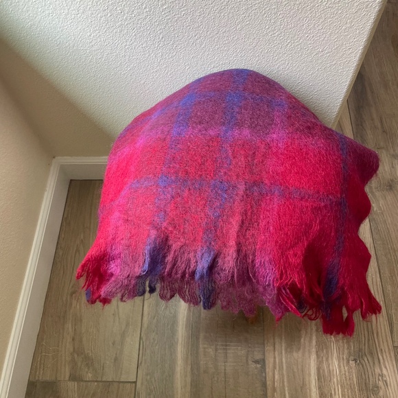 The Edinburgh Woollen Mill Blanket Red Purple Pink Wool Tartan Plaid Scotland - Picture 1 of 5